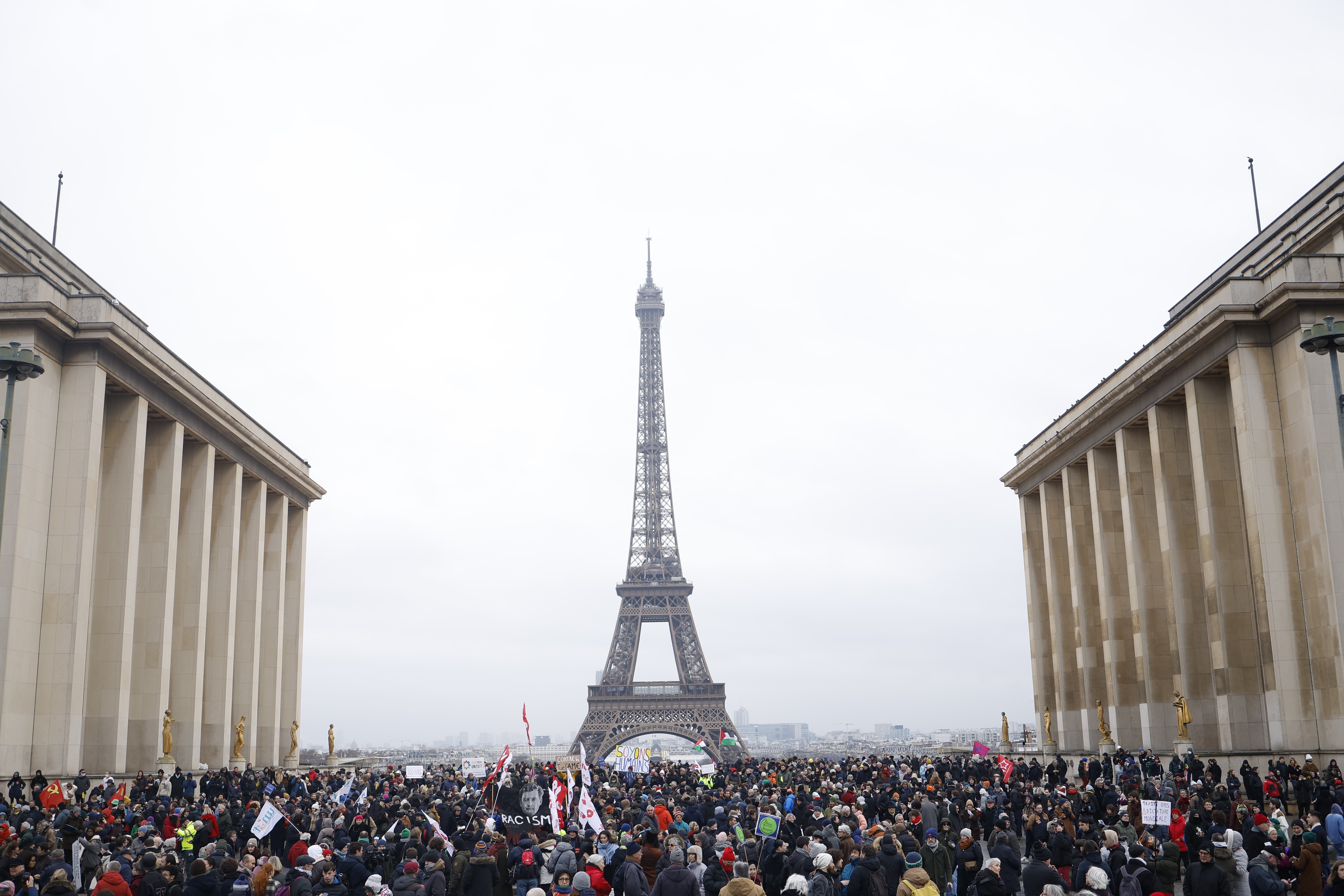 Zeci de mii de oameni au protestat în Franța față de noua lege privind imigranții. Reguli mai dure pentru străini