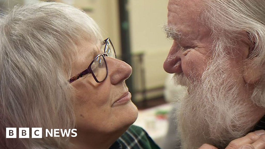 Gestul făcut față de soția sa de un bărbat care a aflat că are Alzheimer. „Nu aș mai putea continua”. VIDEO