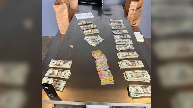 48 de români au fost arestați în SUA după ce au clonat carduri sociale ale unor mame. Între ei se numără și Florin Duduianu