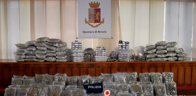 Ce au găsit polițiștii din Italia asupra unui român, care venise în țară de doar o lună. Mama lui spune că este o înscenare