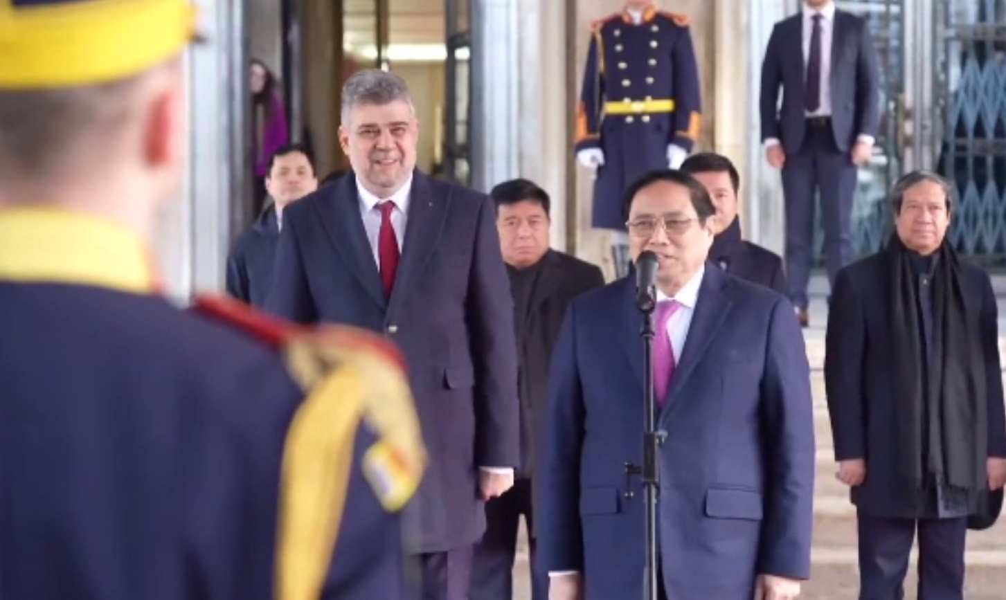 Motivul surprinzător pentru care premierul Vietnamului a vorbit numai în limba română cu Marcel Ciolacu și Klaus Iohannis