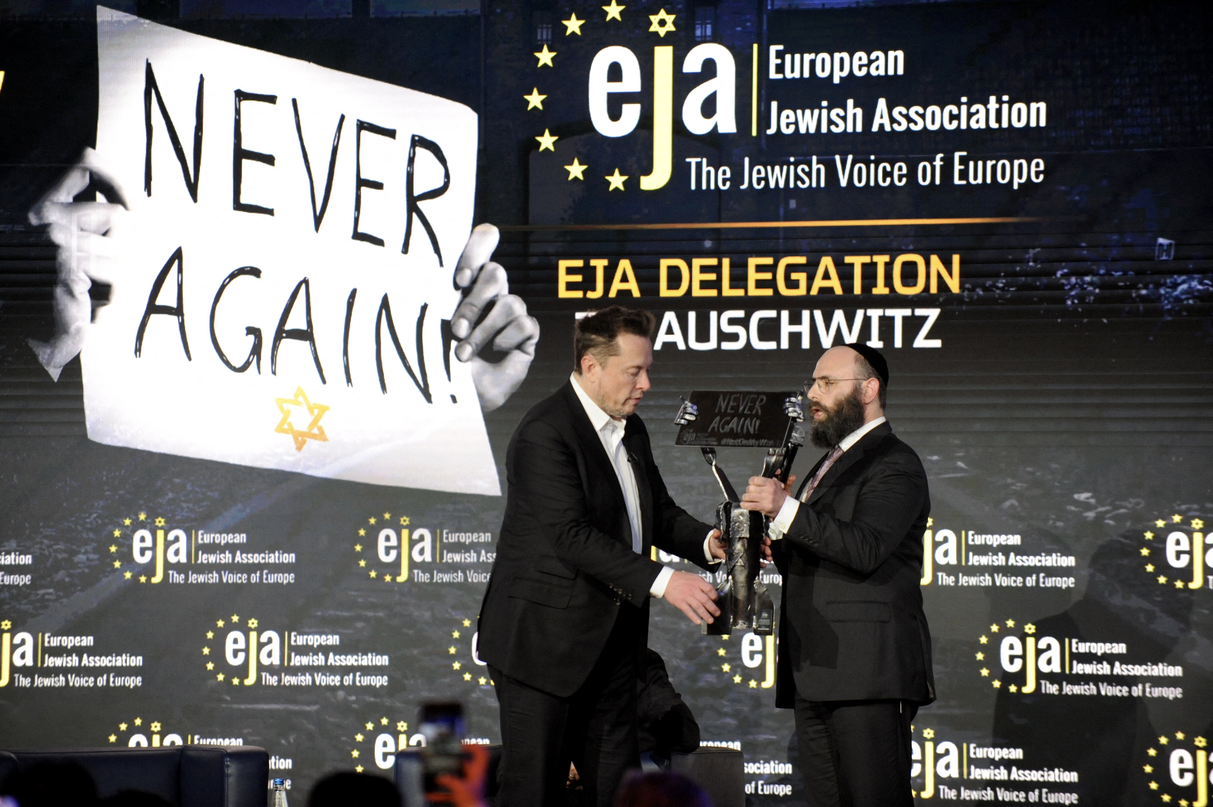 Elon Musk a vizitat lagărul Auschwitz-Birkenau înaintea Zilei Holocaustului