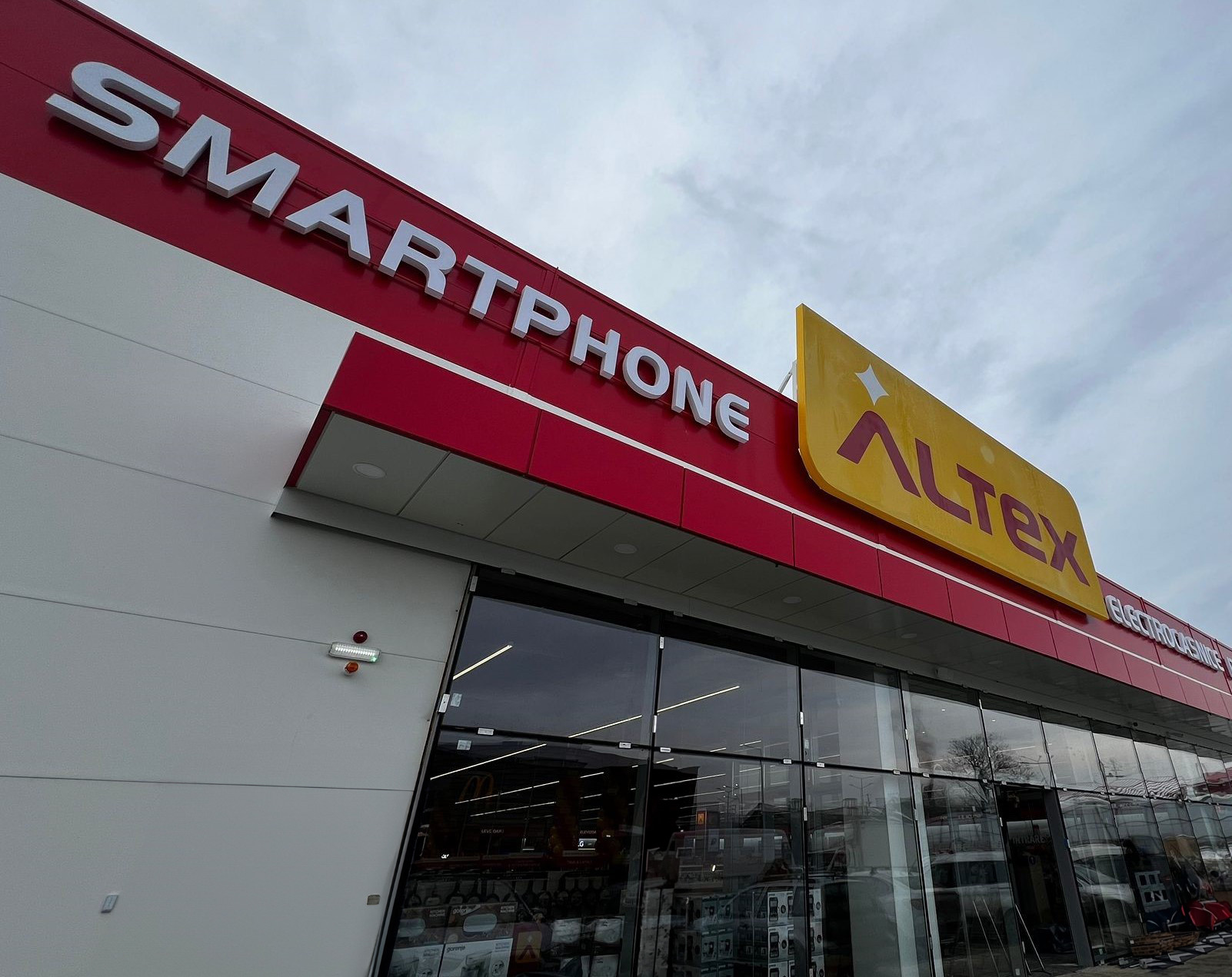 (P) Altex își extinde rețeaua și deschide un nou magazin în Botoșani, primul magazin nou deschis în 2024