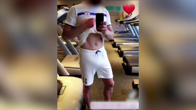 „Ne-a arătat mie și unui coleg o poză cu el în chiloți”. Un profesor este acuzat de elevi că le-ar fi făcut avansuri