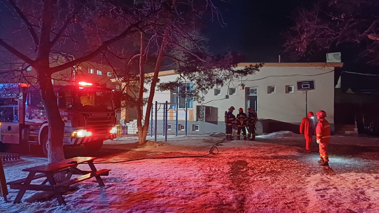 Incendiu la cantina unei școli din Iași. Nu există victime