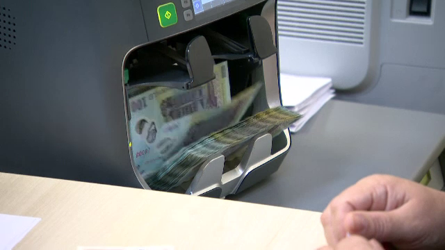 Dobânzile mari au speriat românii care voiau să facă credite. Ce au făcut cu banii în 2023