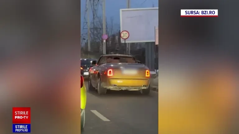 Un Rolls-Royce auriu decapotabil a fost ridicat de polițiști de pe o stradă din Iași. Cui aparține mașina de lux | VIDEO