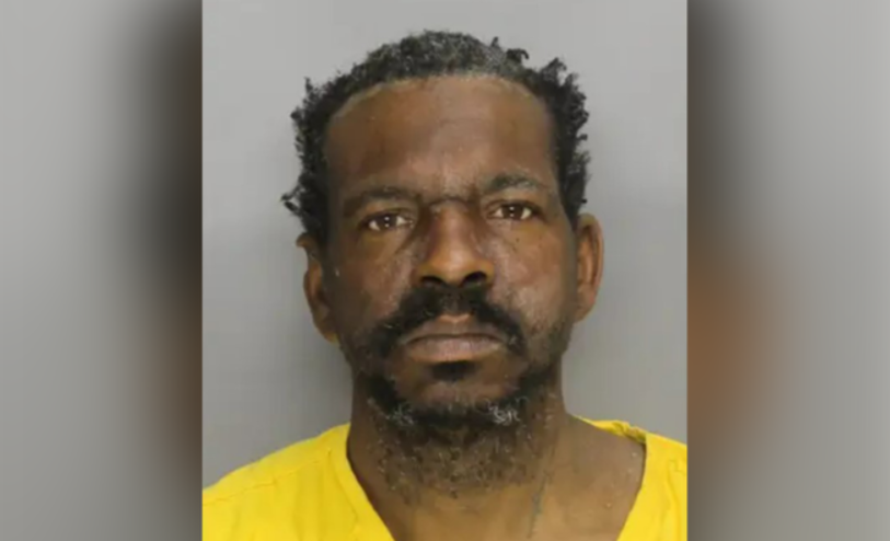 Un individ s-a prefăcut că este polițist și a încercat să aresteze doi ofițeri reali. Ce s-a întâmplat după