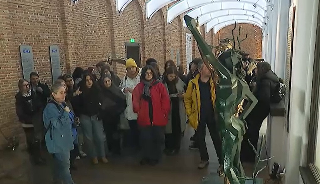 Muzeele din Capitală au devenit neîncăpătoare pentru vizitatori, de Mica Unire. Cele de stat au rămas cu lacătul pe ușă