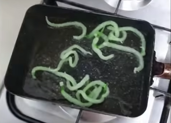 Scobitori prăjite la propriu - noul preparat care face furori în mediul online. Avertismentul lansat de specialiști