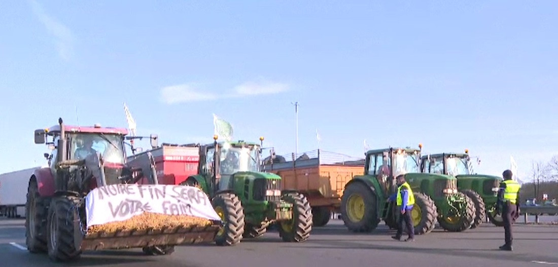 Transportatorii români, în pericol din cauza protestelor fermierilor francezi. Cum dispar mărfuri de sute de mii de euro