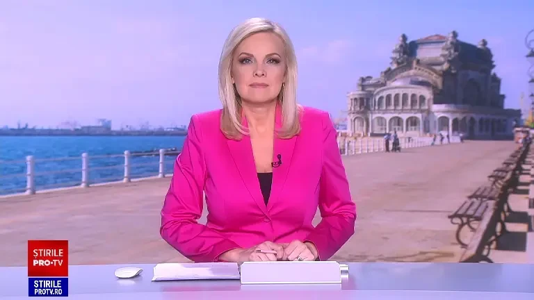 Temperaturi de primăvară pe litoral. Turiștii au luat cu asalt faleza Cazinoului din Constanța