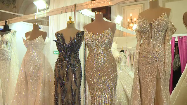 Weekend aglomerat la târgul de nunți din București. Oferte extravagante pentru viitorii miri