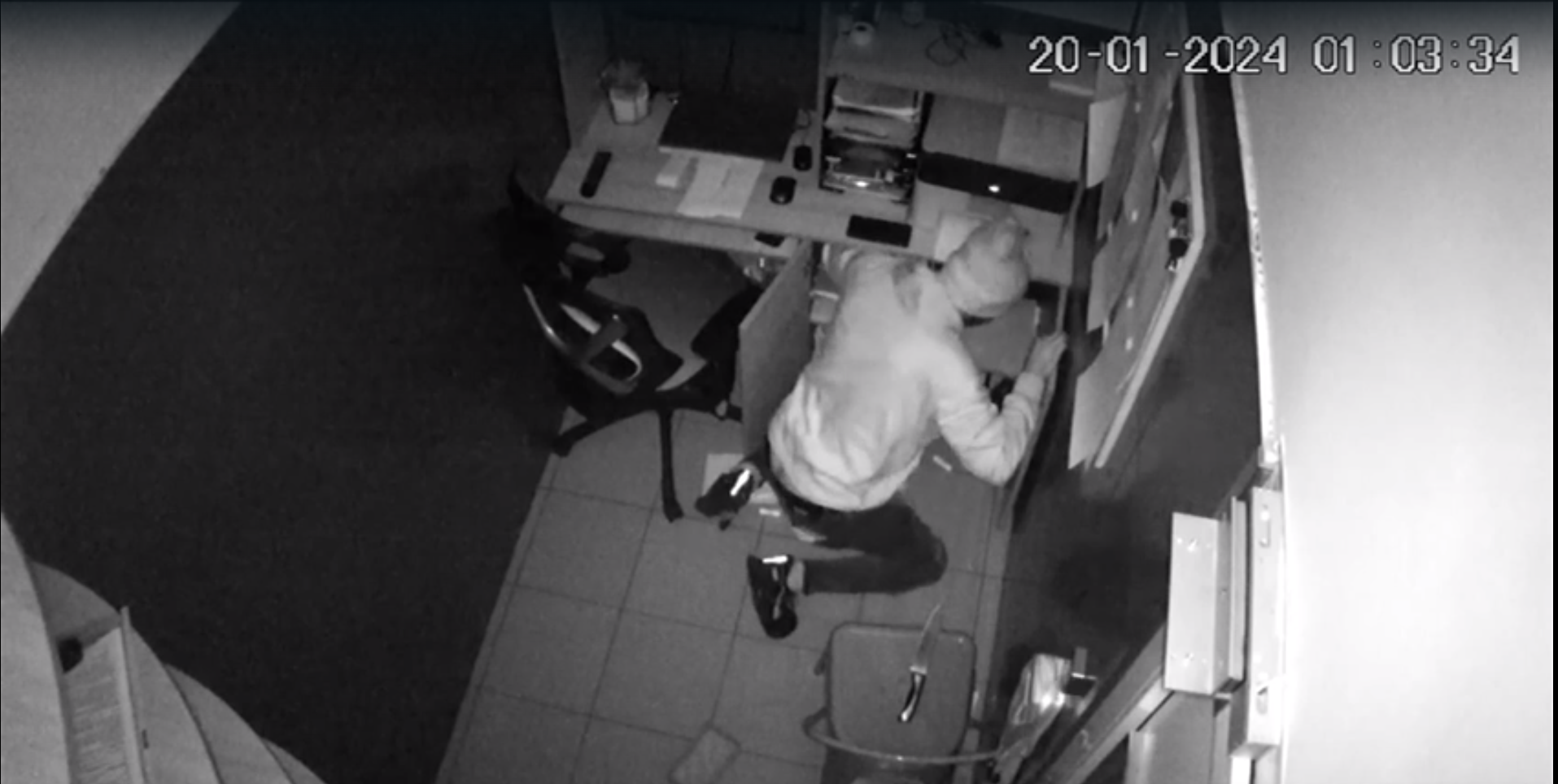 Un srilankez concediat a furat 20.000 de lei de la angajatorul român. Ce s-a întâmplat când a ajuns pe Otopeni