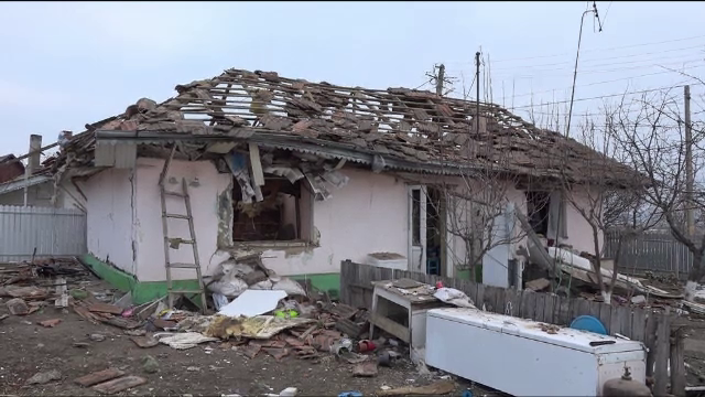 Explozie într-o casă din Vaslui. Două persoane au fost scoase de sub tavanul prăbușit