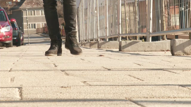 Anchetă: Șefi din poliție și amicii unui director din Primăria Turda și-au pavat curțile cu dale luate din centrul orașului