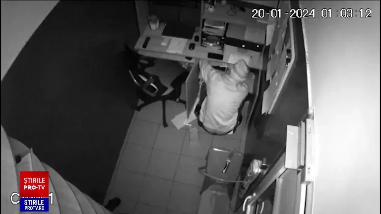 Un angajat srilankez concediat a furat 20.000 de lei de la angajatorul român. Ce s-a întâmplat când a ajuns pe Otopeni