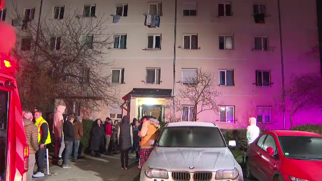 Panică într-un cartier din Timișoara. 75 de persoane au fost evacuate după ce un apartament a luat foc