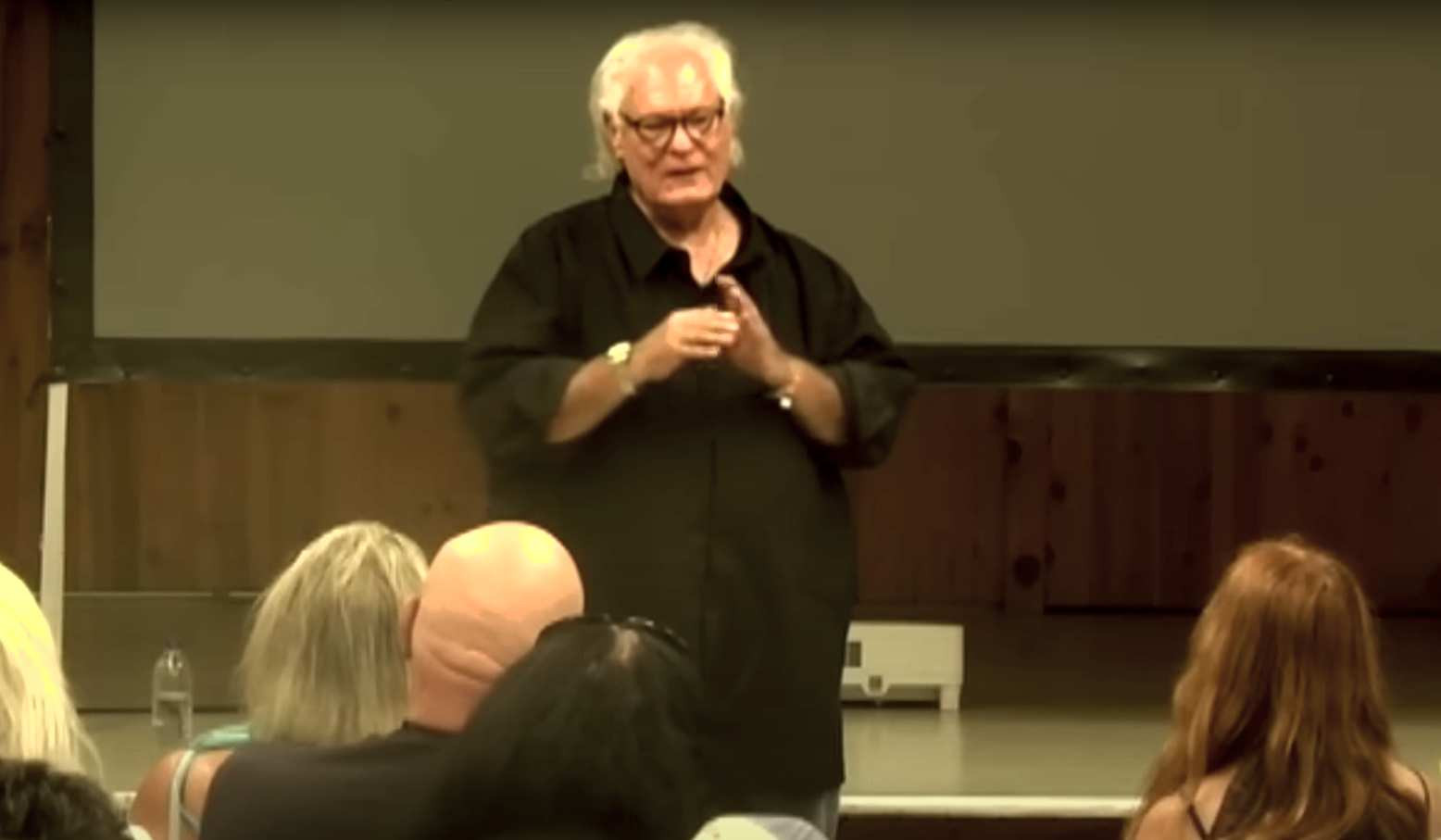 Fostul pilot de elicopter care susține că a trăit trei luni într-o navă extraterestră uriașă. Cât ar fi lipsit, în realitate