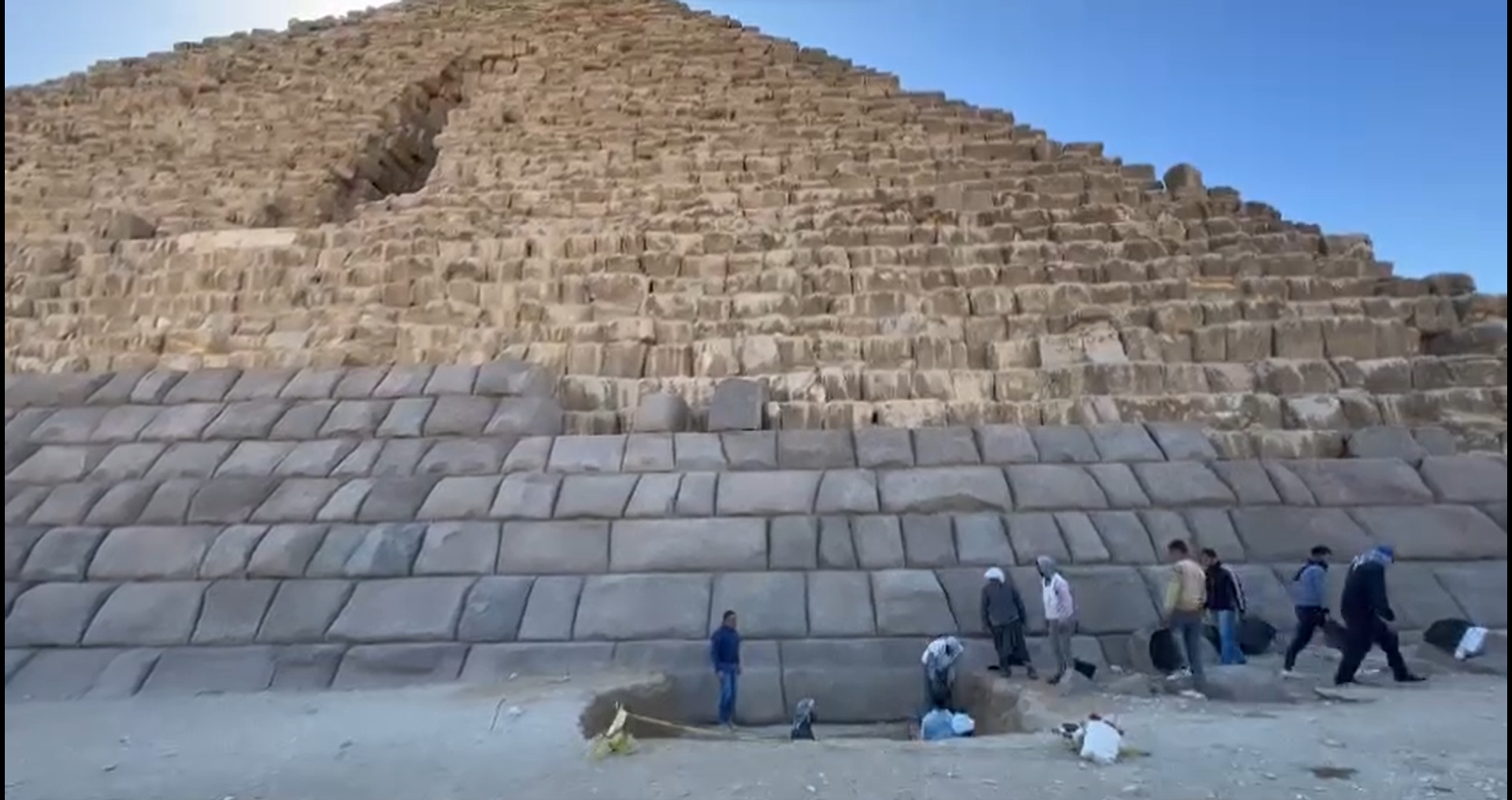 Egiptul a început să renoveze piramidele. Imaginile au stârnit furie: „Mai lipsește să pună faianță”. VIDEO