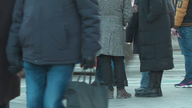 Diferența dintre bogați și săraci s-a adâncit în România. Câți oameni dețin un sfert din banii ținuți în bănci