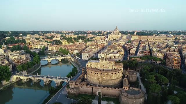 Din ce în ce mai mulți români călătoresc singuri prin lume. Ce recomandă, cu căldură, psihoterapeuții