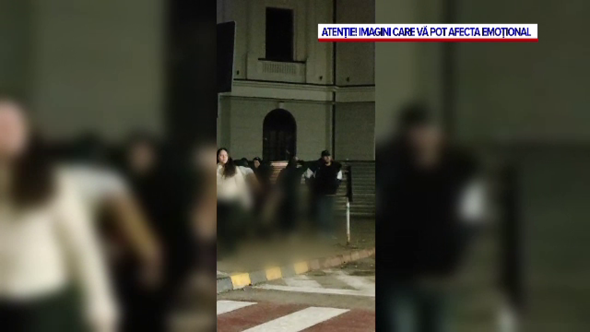 Momentul în care doi polițiști din Botoșani sunt bătuți fără milă, pe stradă de patru bărbați, în Botoșani. VIDEO