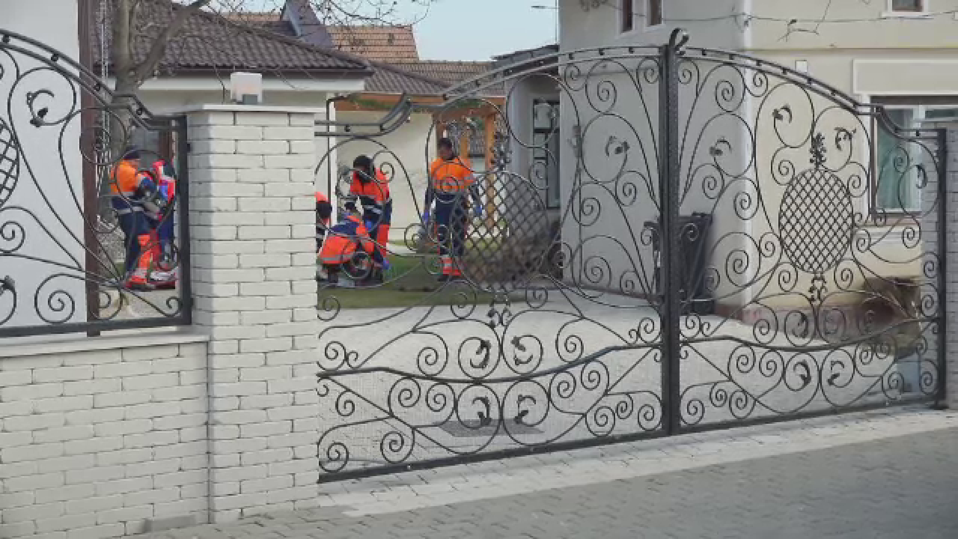 Un bărbat din Alba a murit intoxicat după ce salteaua i-a luat foc, deși locuiește în curte cu mai multe rude