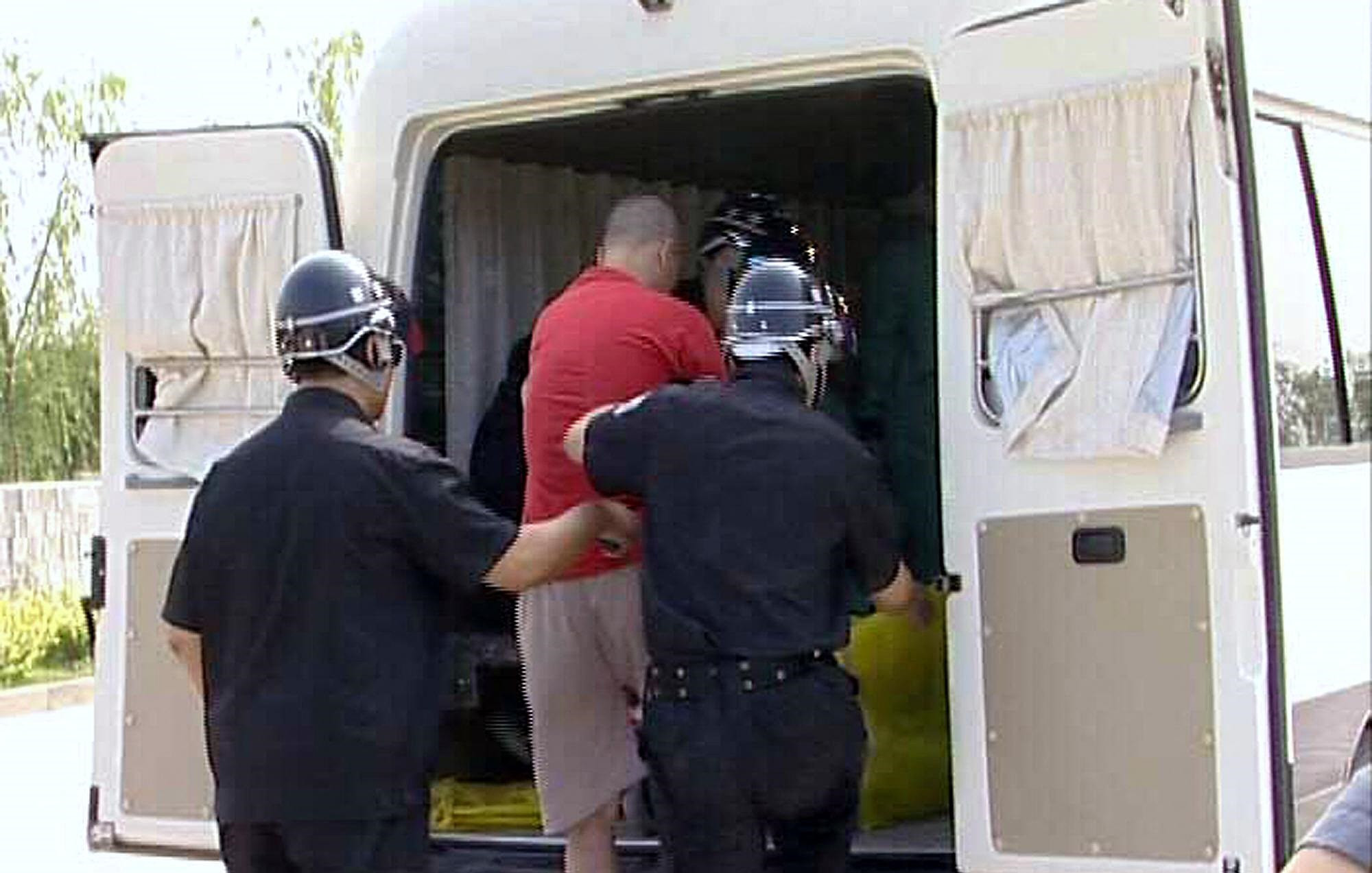 Execuții pe bandă rulantă în China. Condamnații sunt băgați în dube și uciși prin injecție letală