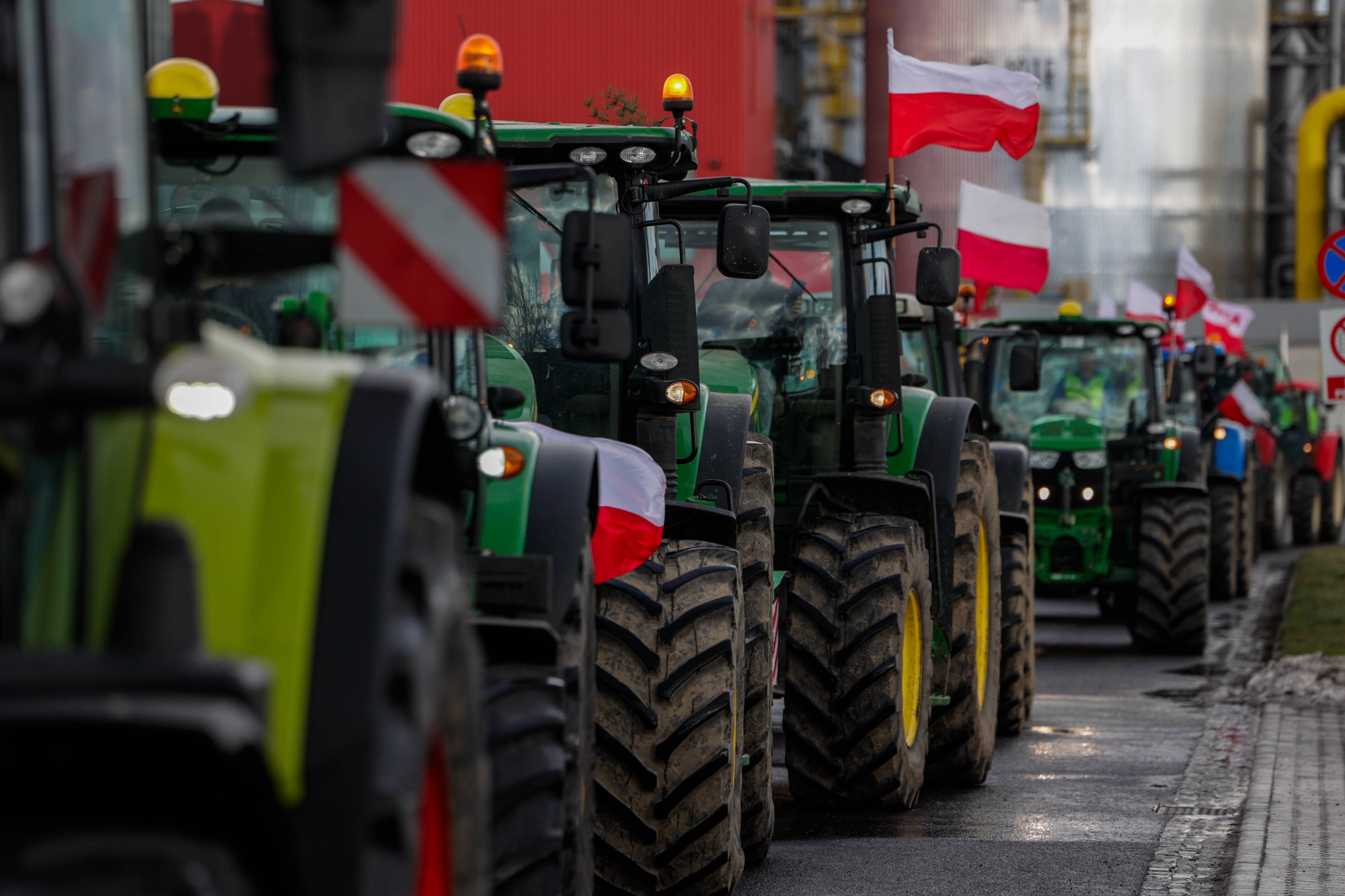 Fermierii polonezi anunță blocarea drumurilor din toată țara și a frontierei cu Ucraina. ”Răbdarea noastră s-a epuizat”