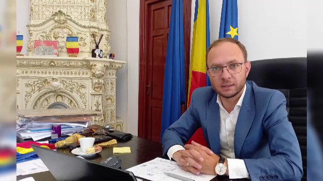 Noi detalii ale telenovelei de la Botoșani. Primarul a umplut orașul de lalele și crini pentru protejata sa