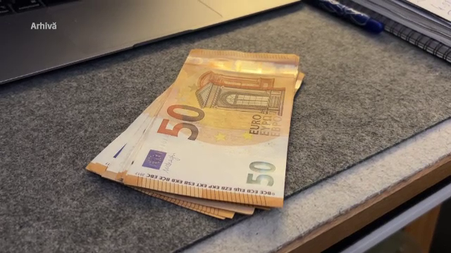 Bărbat din Sibiu, prins în flagrant când i-a dat mită unui polițist 1.000 de euro. El și soacra lui, condamnați la închisoare