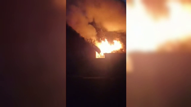 Familie rămasă pe drumuri în Piatra Neamț, după ce casa le-a fost mistuită de flăcări