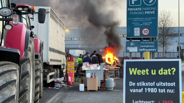 Continuă protestele fermierilor din Belgia. Protestatarii blochează livrările, iar comercianții rămân fără marfă