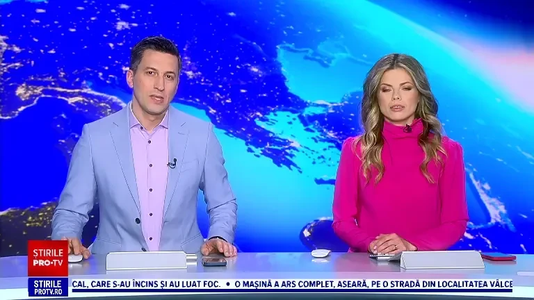 O mașină a luat foc în mers și a ars ca o torță, pe un drum din Vâlcea. Ce s-a întâmplat