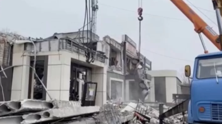 Atentat cu bombă asupra unei brutării din estul ocupat al Ucrainei. 28 de persoane au murit, inclusiv un copil. VIDEO