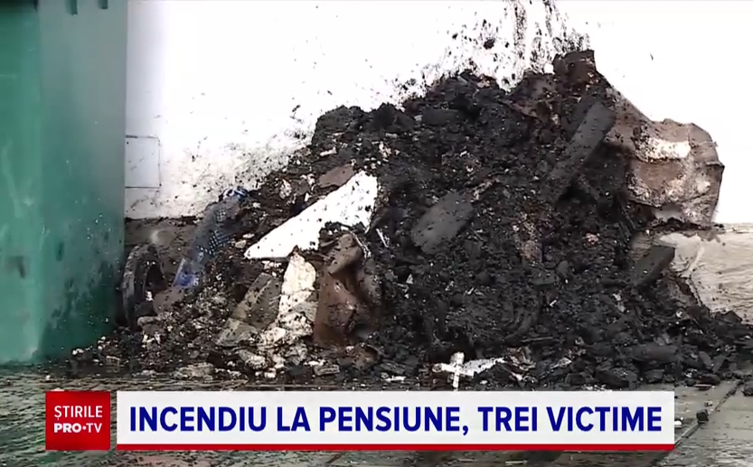 ANIMAȚIE. Filmul tragediei din Călimănești, unde o pensiune a luat foc. Un angajat a murit, iar alți 2 oameni au fost răniți