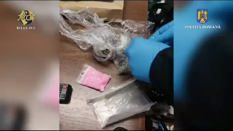 Tânăr prin drogat la volan și cu permisul suspendat, în Brașov. Ce au găsit polițiștii în mașina lui