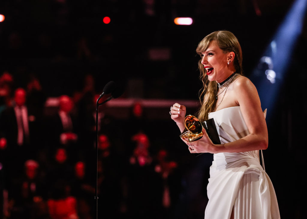 Taylor Swift a arătat ca o „prințesă” la Grammy 2024. Vedeta a intrat în istorie îmbrăcată în ținuta lui Kate Middleton