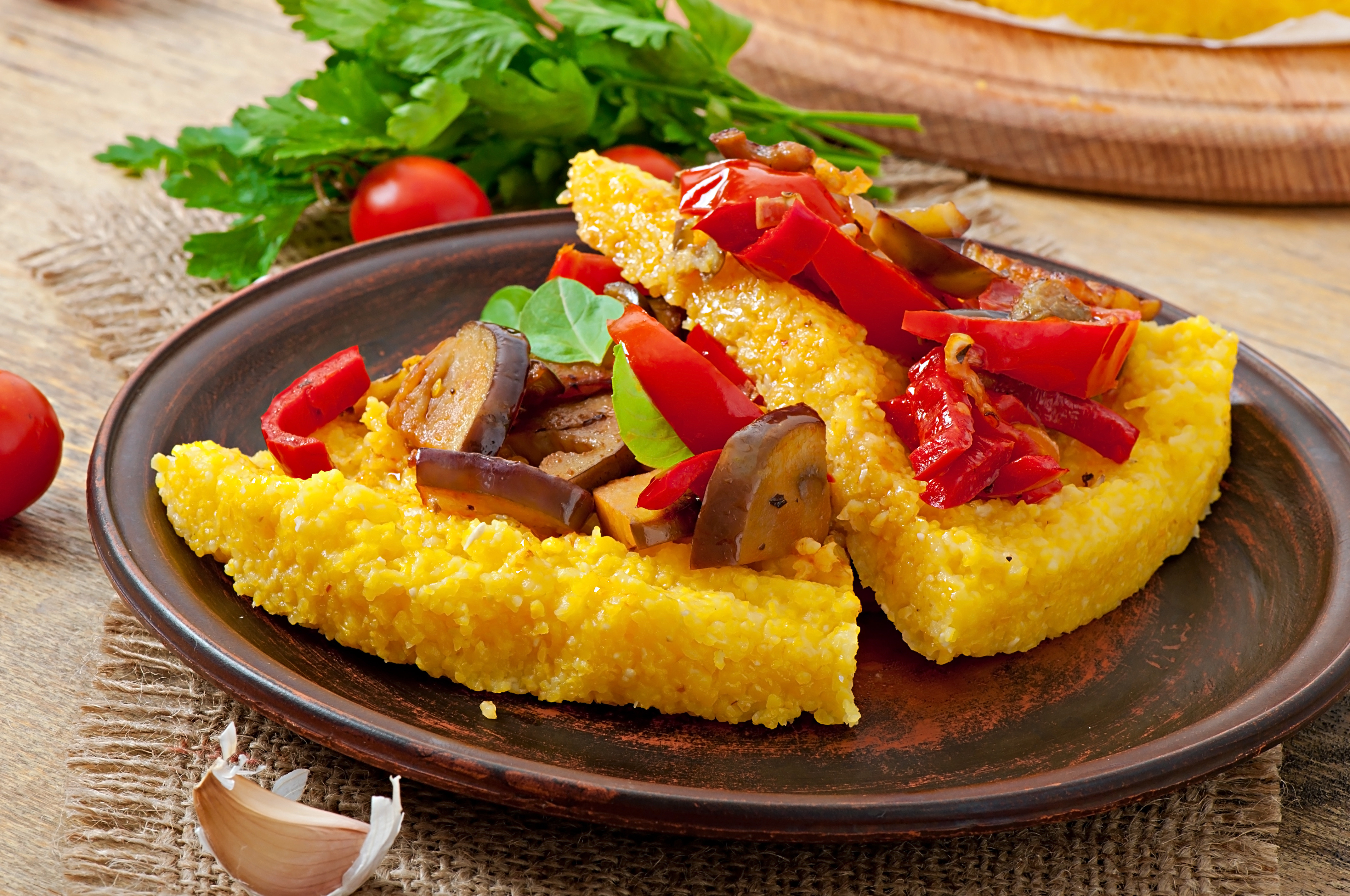 Câte calorii are mămăliga. Cât are 100 g și cât de bună este pentru organism