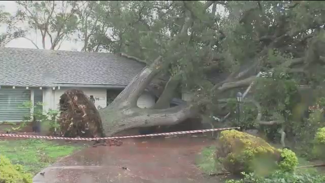 Stare de urgență în California. Au fost emise ordine de evacuare din cauza furtunilor și inundațiilor provocate de El Nino