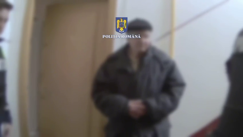 Un bătrân a fost sechestrat de fiul său, într-un apartament din București. Mascații au intervenit ca să-l salveze. VIDEO