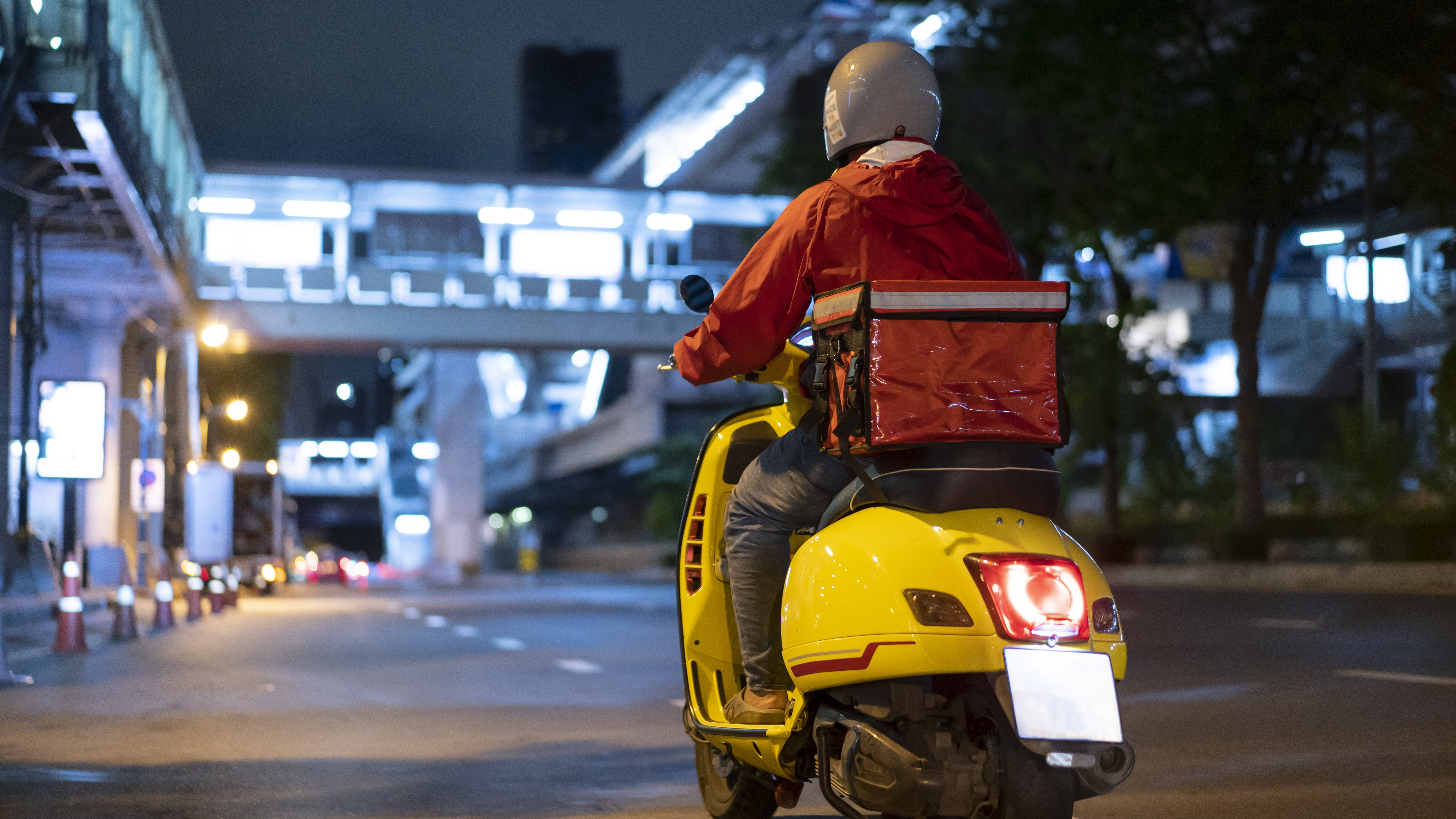 UE face ordine în platformele digitale, de care depind peste un milion de români. „Au fost oameni dați afară de algoritmi”