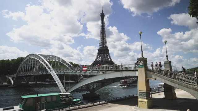 Românii au început deja să cumpere bilete de avion pentru EURO 2024. Cât ajung să coste