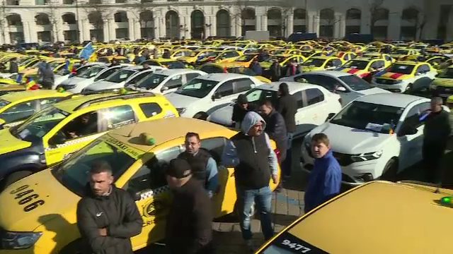 Protest al taximetriștilor în București. Piața Constituției se colorează în galben