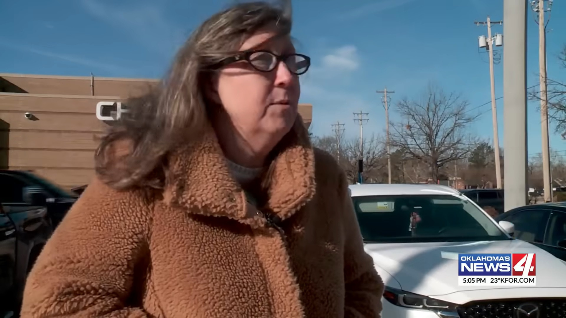 O femeie care a depus 12.500 de euro la bancă a rămas fără ei. Banii nu au ajuns în cont. Reacția băncii