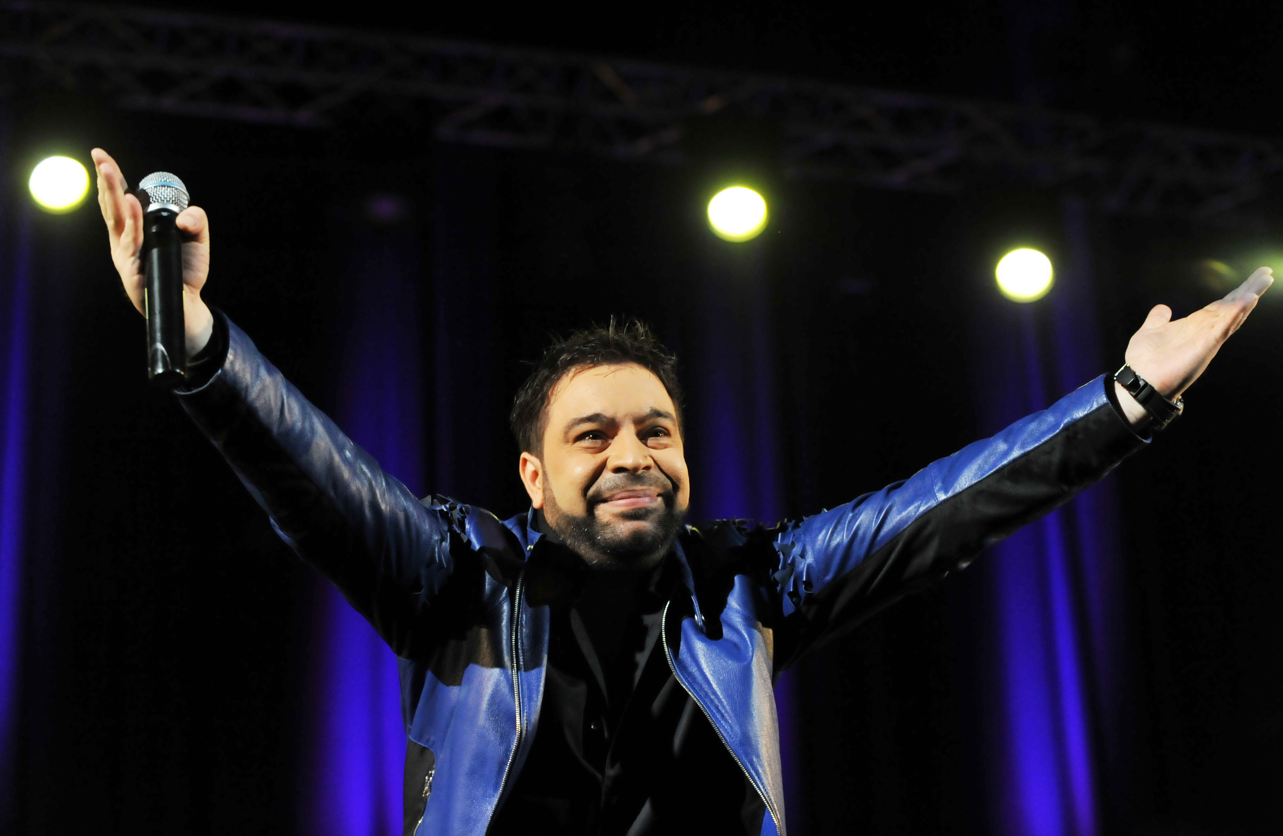 Florin Salam, luat de jandarmi și dus la audieri. E acuzat că a luat 5500 de euro să cânte la o nuntă, dar nu s-a mai dus