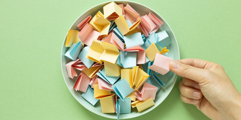 Românii au câştigat în 2023 premii prin tragere la sorţi de aproximativ 10 milioane de euro. Cele mai scumpe recompense