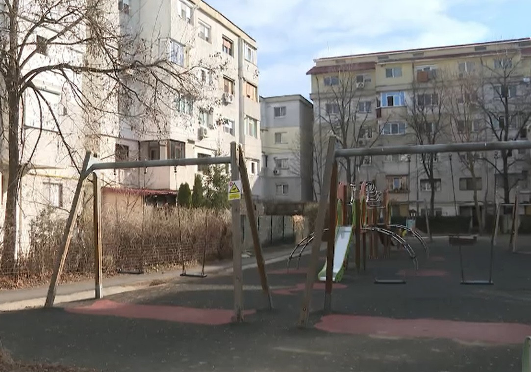 Un parc din centrul Galațiului, închis din cauza zgomotului. Locatarii unui cartier au avut câștig de cauză în instanță