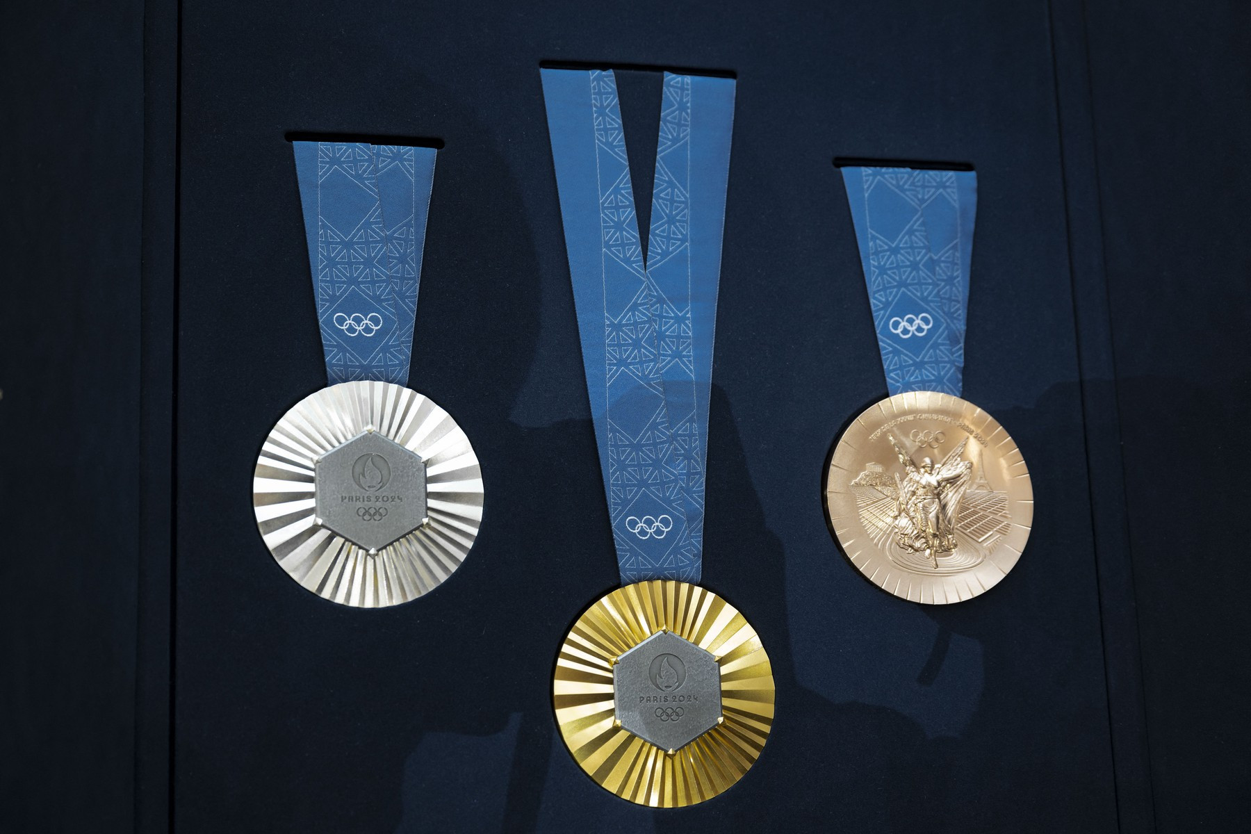 Medaliile Jocurilor Olimpice de la Paris, realizate cu bucăți din Turnul Eiffel. Cum a fost creat conceptul